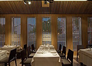 Ze serveren er ontbijt, lunch en diner 