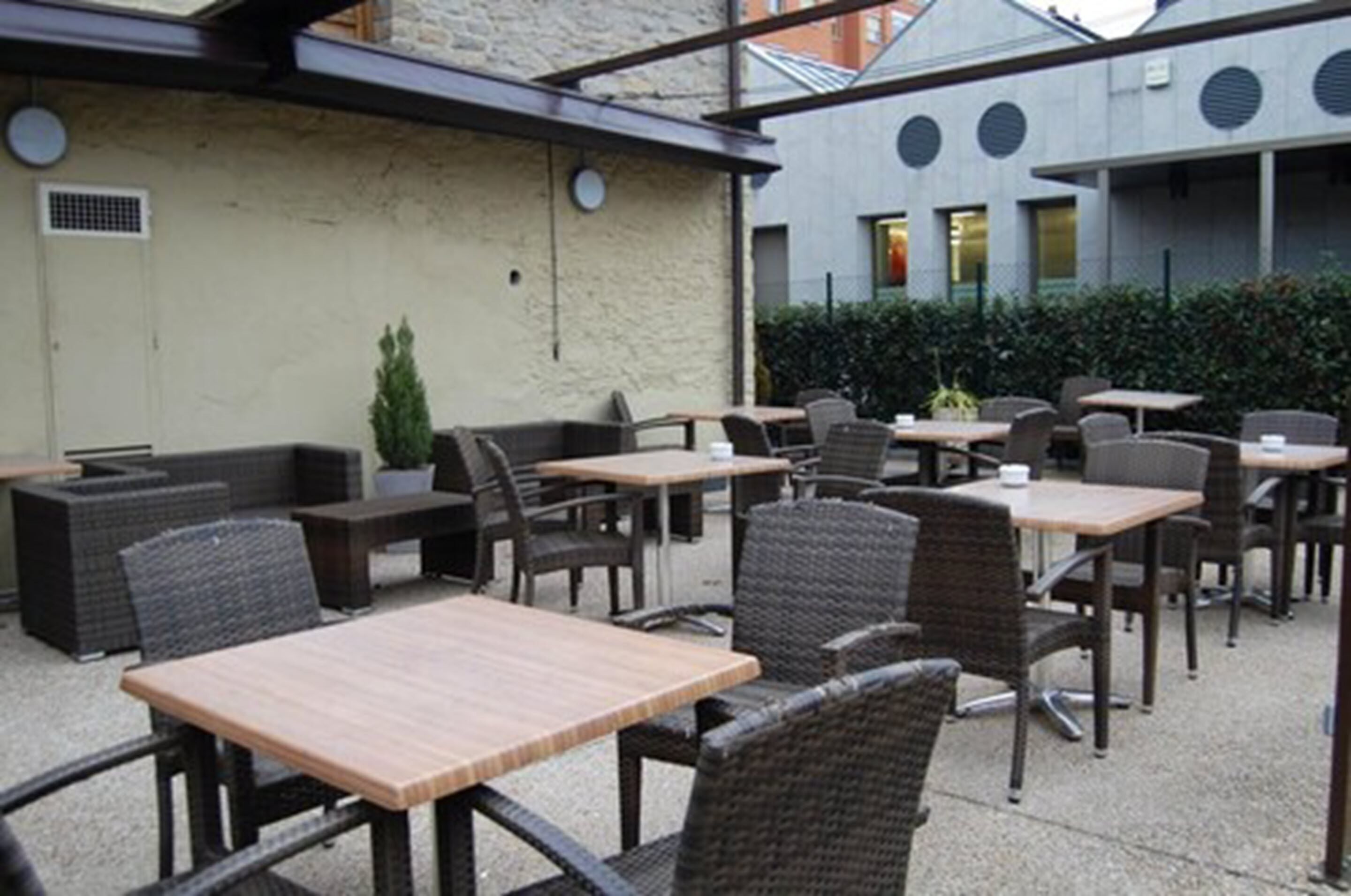 daily continental breakfast (eur 7 per person)