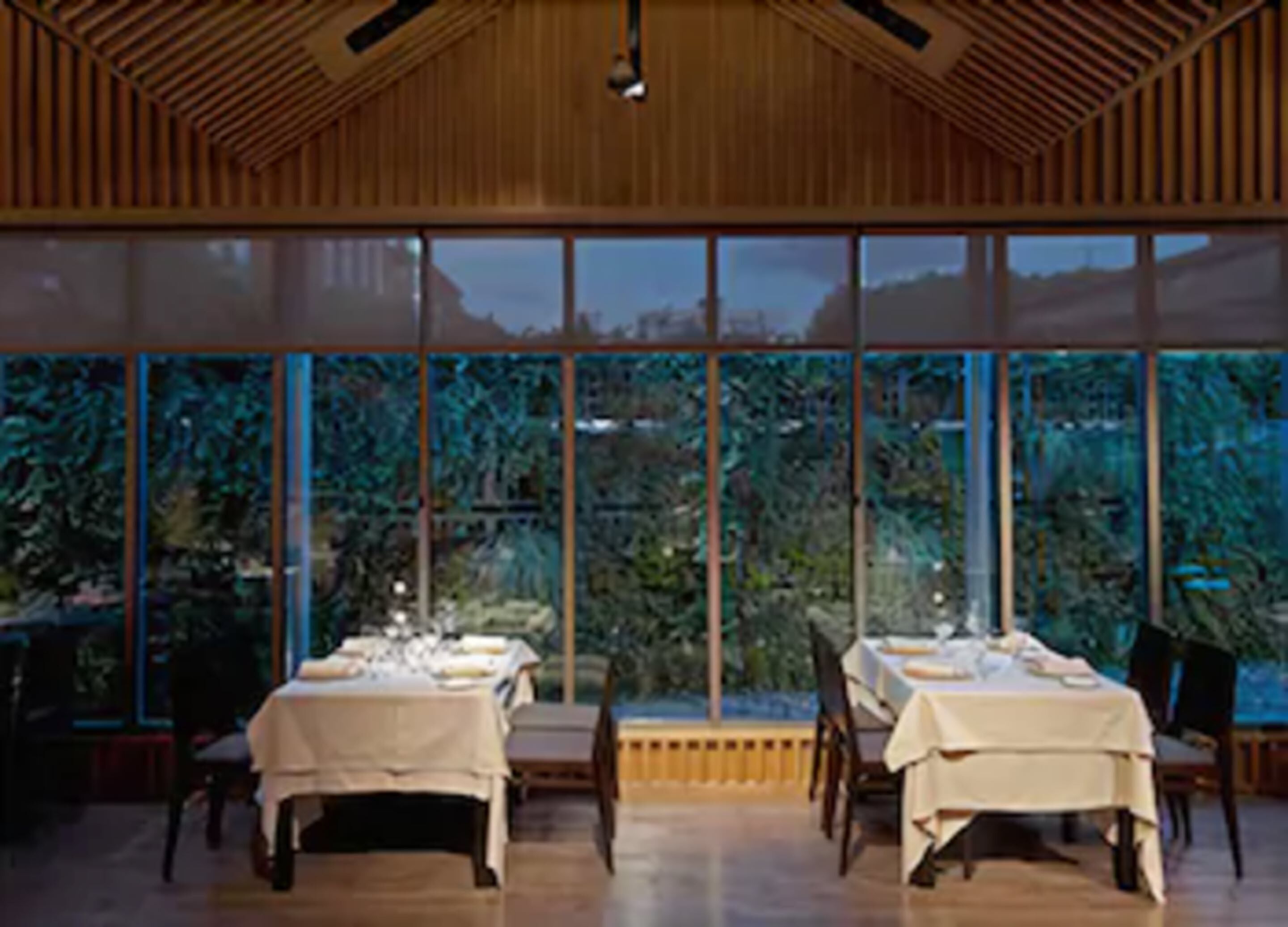 breakfast, lunch, dinner served; local cuisine, al fresco dining