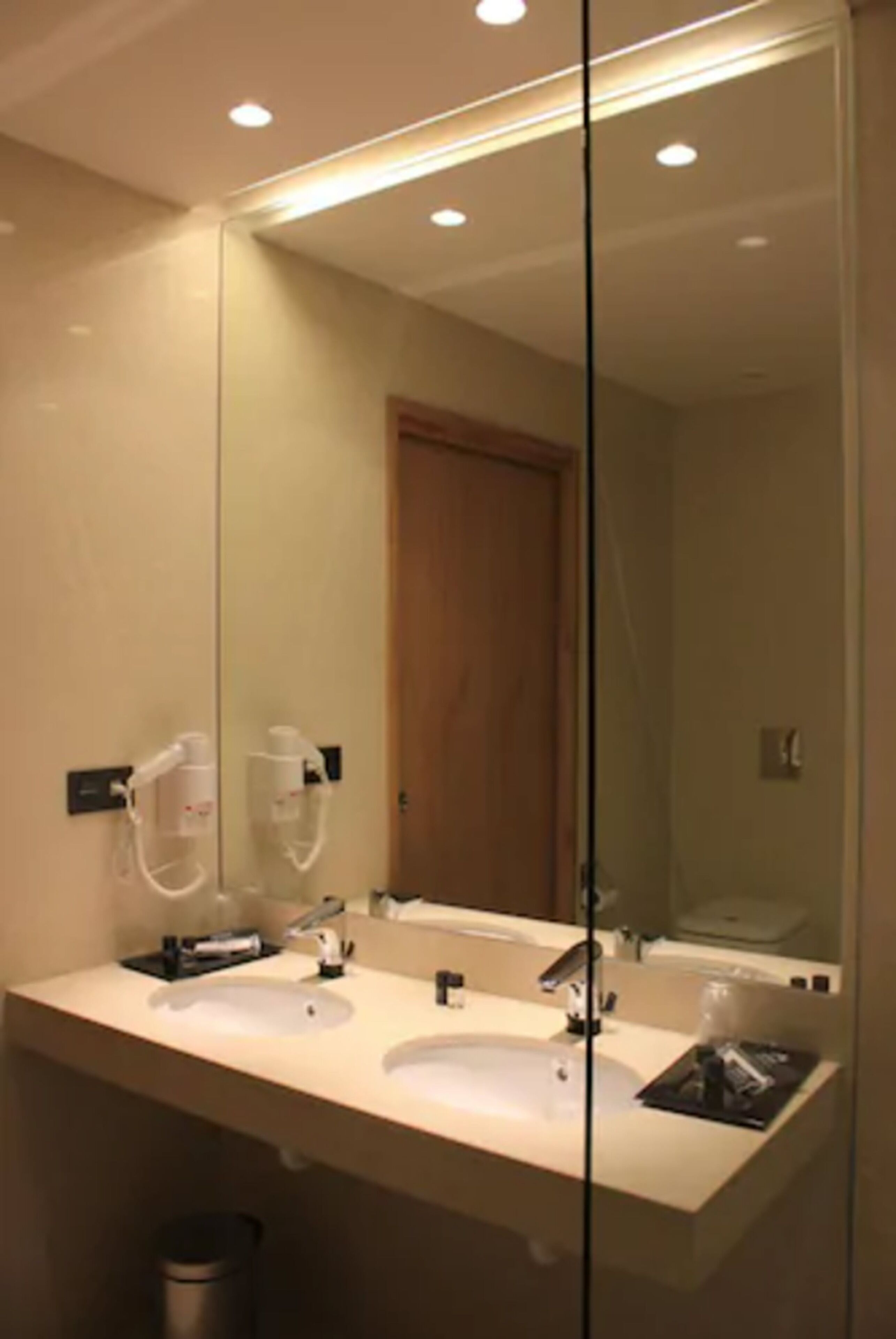 double or twin room | bathroom | shower, free toiletries, hair dryer, bidet