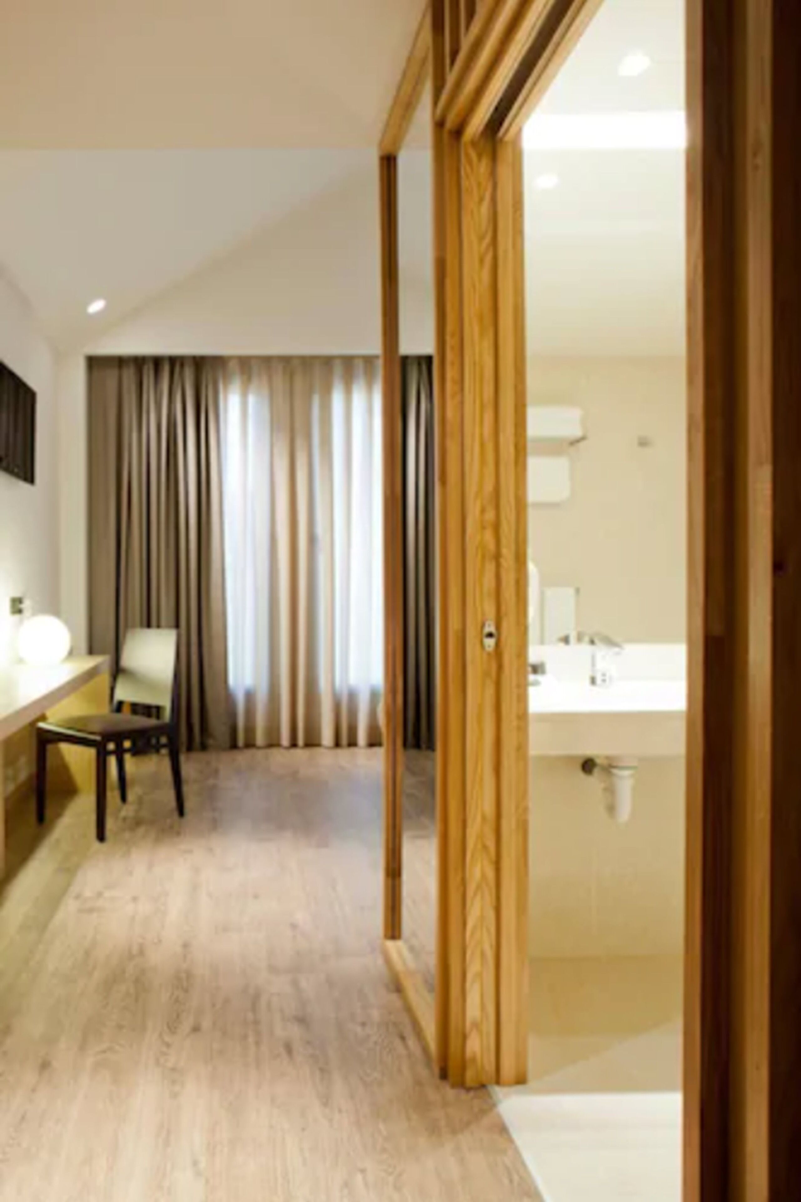 Quarto casal ou duplo | Frigobar, cofres nos quartos, escrivaninha, cortinas blackout