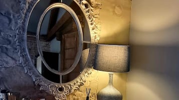 Le Petit Chateau Deluxe Double | Caja de seguridad en la habitación y escritorio
