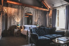 Le Petit Chateau Deluxe Double | In-room safe, desk, laptop workspace, iron/ironing board -  Le Petit Chateau & William de Percy (Newcastle-upon-Tyne)