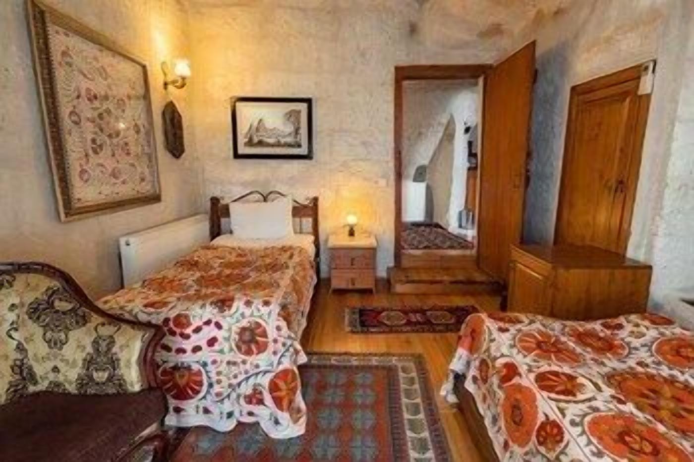 Minibar y caja de seguridad en la habitación 