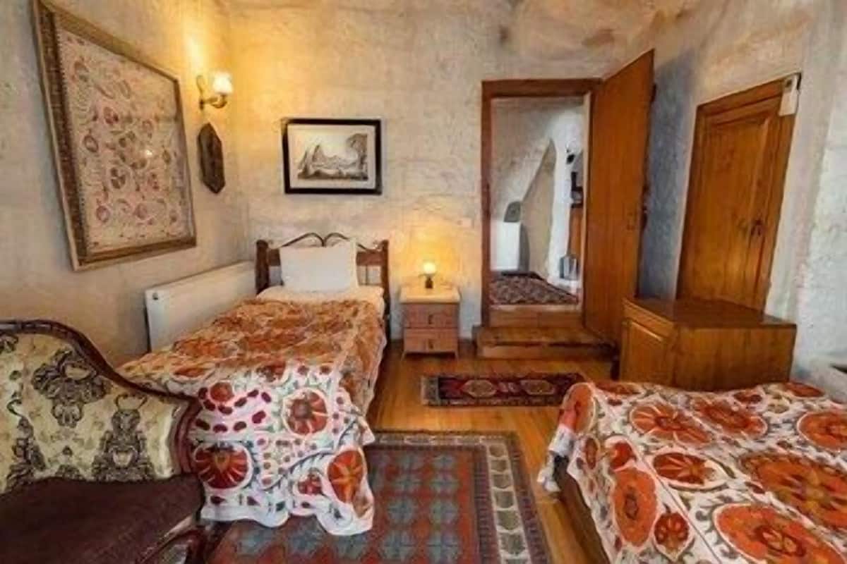 Minibar y caja de seguridad en la habitación