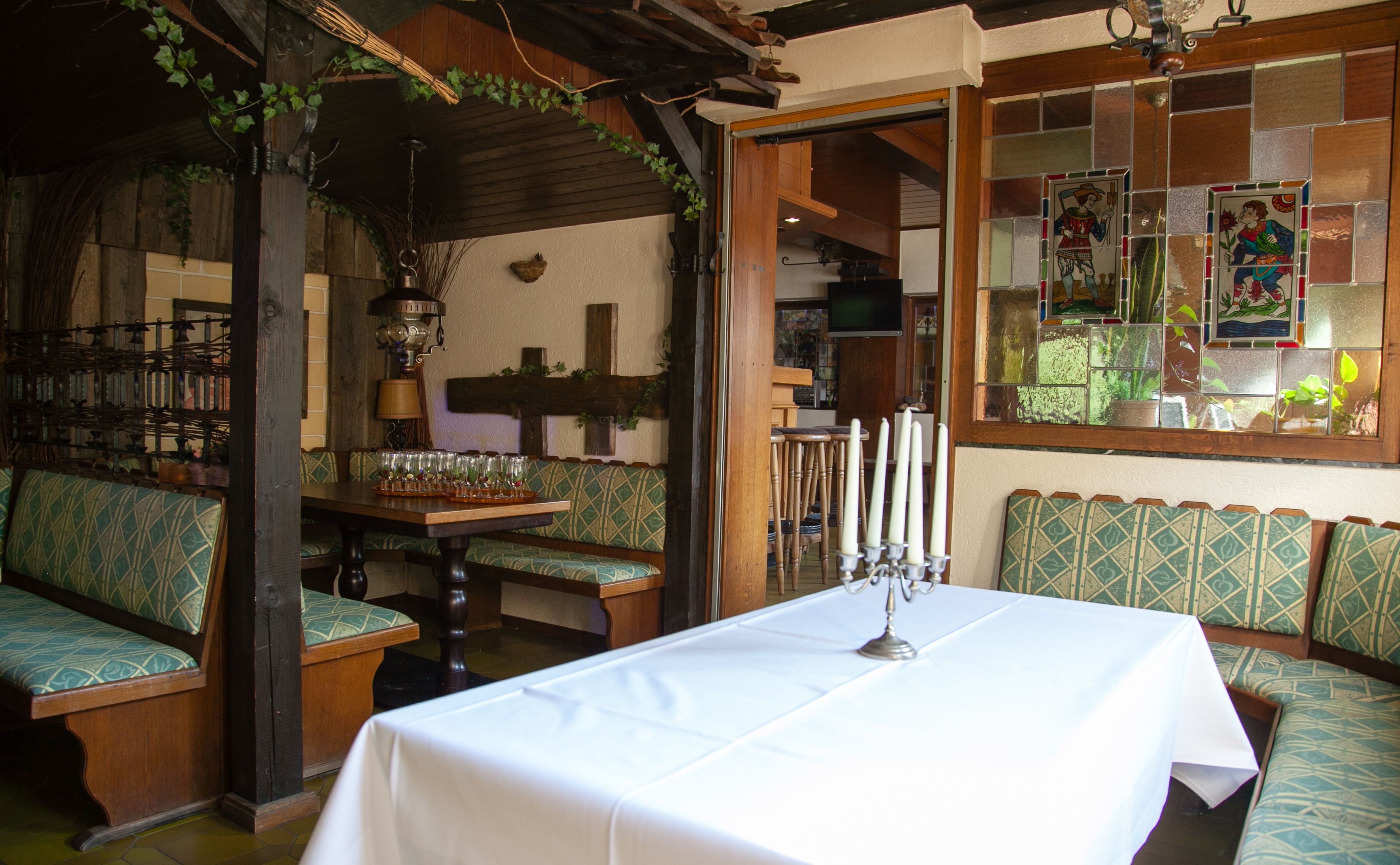 Aamiainen, lounas ja illallinen; paikallinen keittiö 