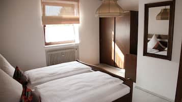 Double Room | Cribs/infant beds, free WiFi, bed sheets