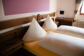 Cribs/infant beds, free WiFi, bed sheets - Landgasthof zur Ulsterbrücke (Tann)
