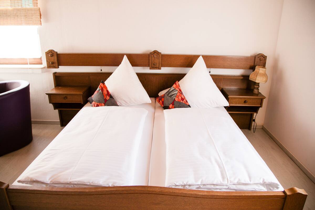 double room | cots/infant beds, free wifi, bed sheets