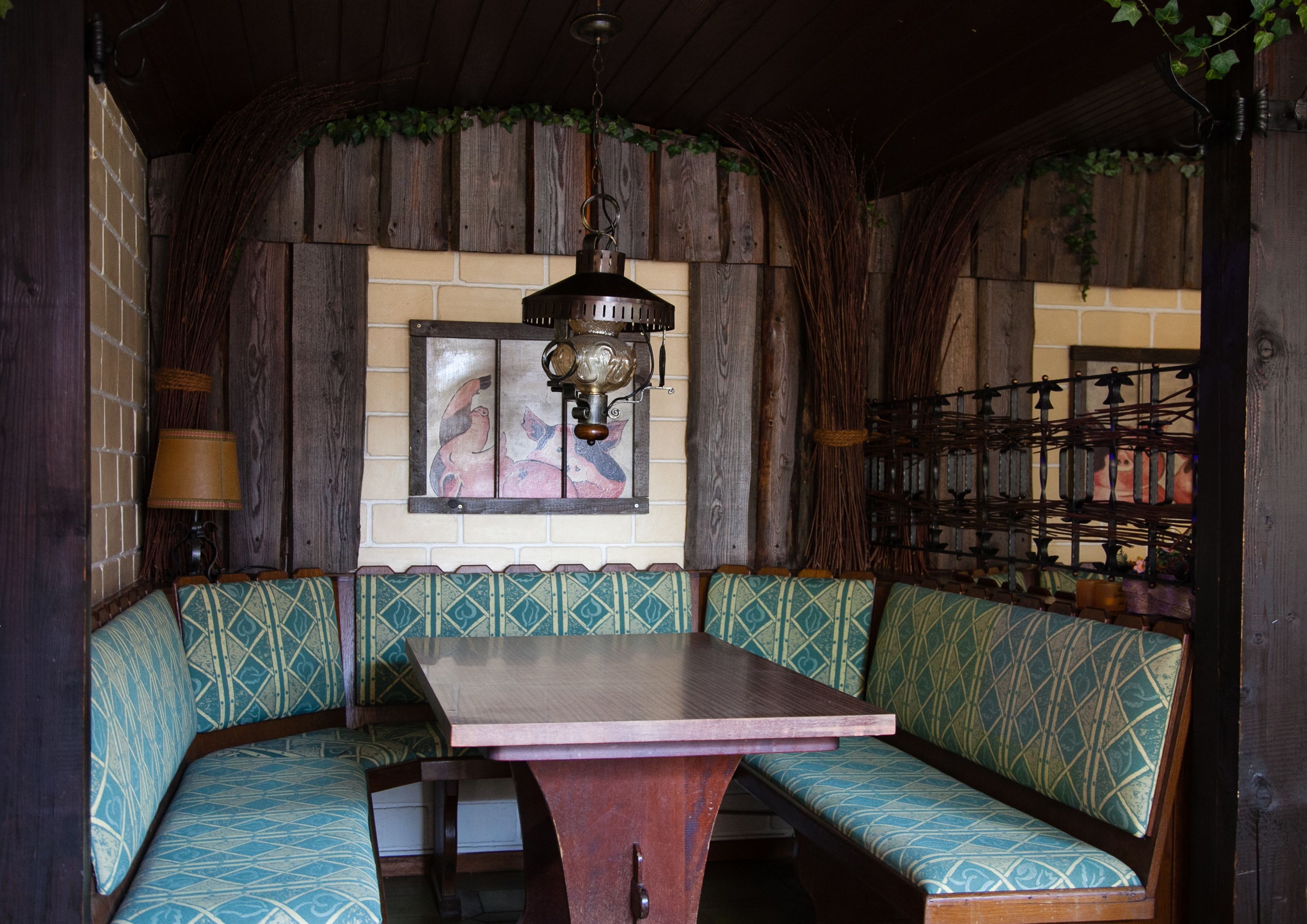 breakfast, lunch, dinner served; regional cuisine