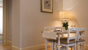 每日供应自助式早餐(每人 EUR 10)