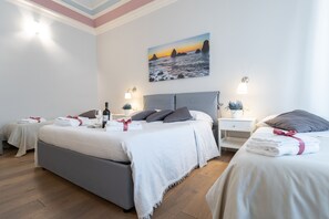 Quadruple Room | Premium bedding, down comforters, Select Comfort beds, in-room safe - Il Leone Blu - Bed & Breakfast (Catania)