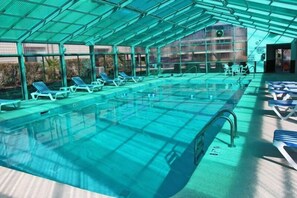 Indoor pool - Maison Layaway (Myrtle Beach)