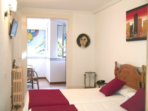Double Room Single Use | Free WiFi, bed sheets - Dato 2 (Vitoria-Gasteiz)