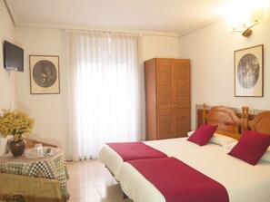 Twin Room | Free WiFi, bed sheets - Dato 2 (Vitoria-Gasteiz)