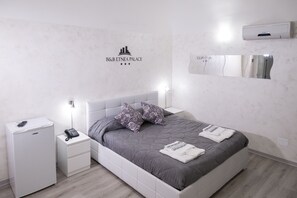 Literie de qualité supérieure, coffres-forts dans les chambres, bureau