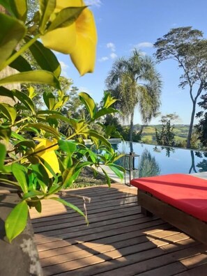 Outdoor pool - El Soberbio Lodge (El Soberbio)
