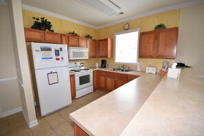 Condo, Multiple Beds (911 Willow Bend) | Private kitchen
