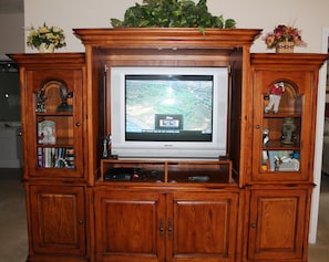 Standard Apartment, 2 Bedrooms | Living room | DVD player