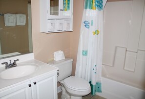 Apartemen Standar, 2 kamar tidur | Kamar mandi | Kombinasi shower/bathtub