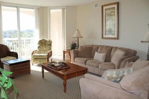Standard Apartment, 3 Bedrooms | Living area