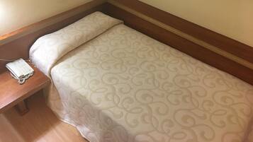 Single Room | Desk, blackout drapes, iron/ironing board, free WiFi