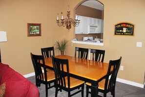 Huoneisto, useita sänkyjä (522 Ironwood) | Ruokailu omassa huoneessa