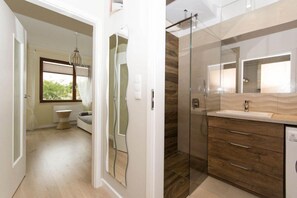 Luxe appartement, 1 slaapkamer, uitzicht op de stad | Woonruimte | Flatscreentelevisie