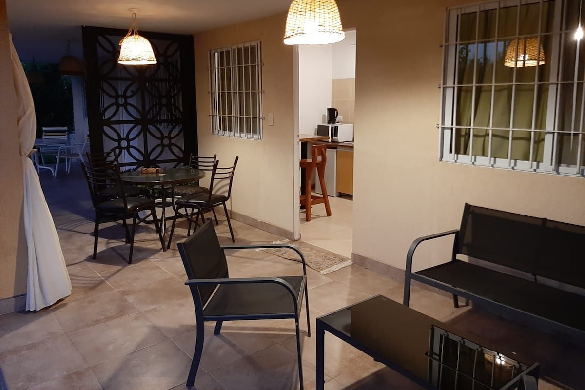 1 bilik tidur, peralatan tempat tidur premium, bar mini 