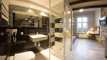 Standard Studio Suite (with mezzanine) | Bathroom | Hair dryer, towels