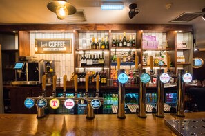 Bar (on property) - Caledonian Hotel By Greene King Inns (Leven)
