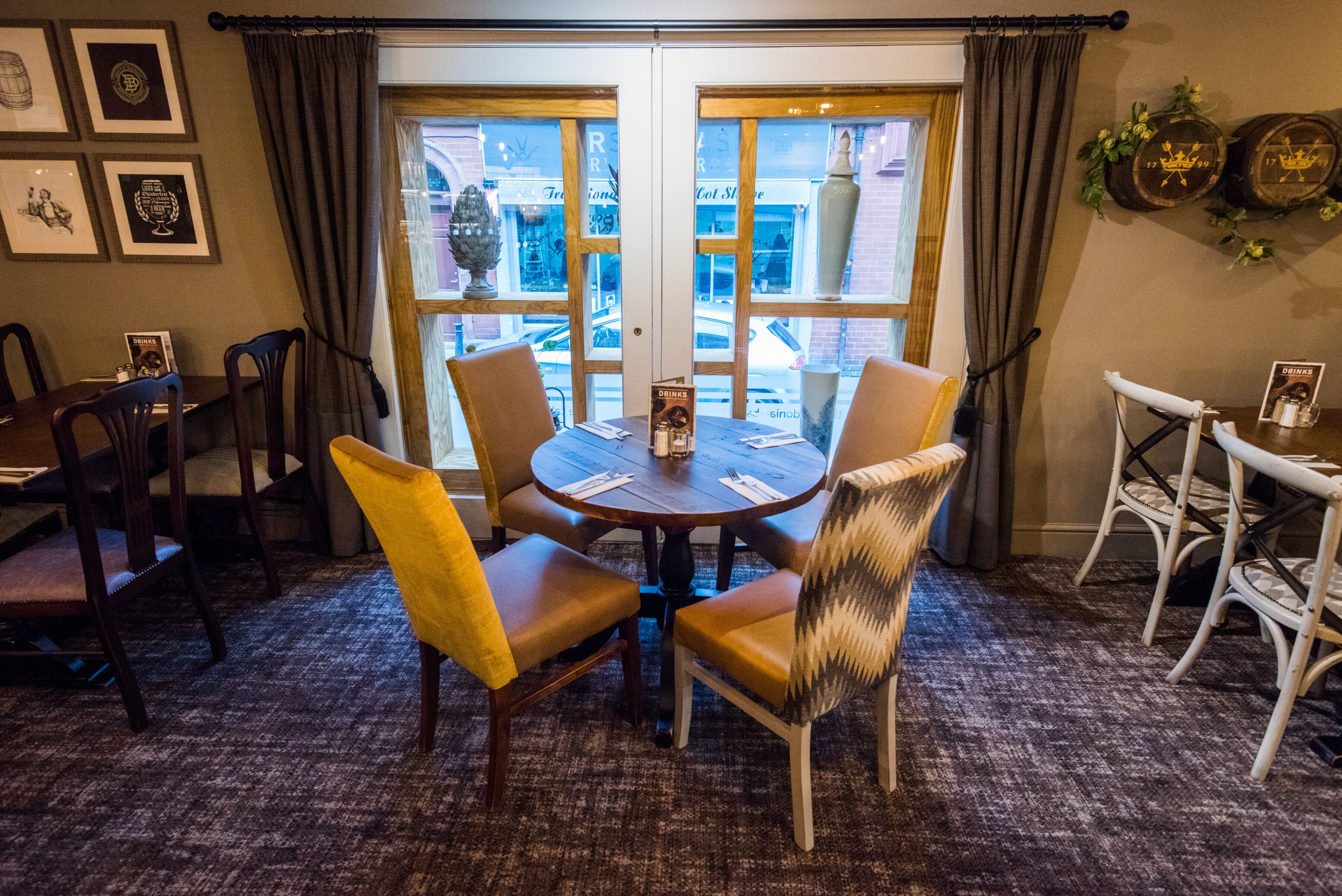 Lunch and dinner served, British cuisine