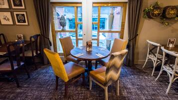 Lunch and dinner served, British cuisine