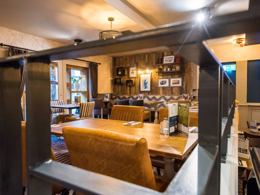 Se sirven almuerzos y cenas, cocina británica