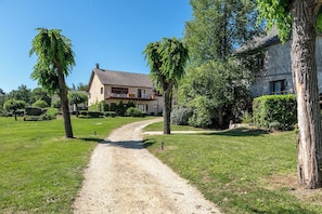 Exterior - Domaine Des Ormeaux (Ajat)