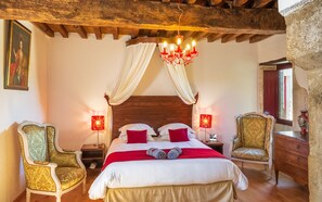 Maison Galerie, salle de bain privée, vue sur le jardin (Gite Marie) | Literie de qualité, décor unique, ameublement unique