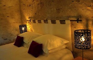 1 Schlafzimmer, hochwertige Bettwaren, individuell dekoriert