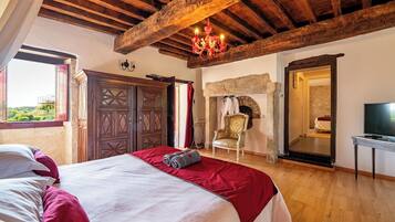 Gallery House, Private Bathroom, Garden View (Gite Marie) | 1 bedroom, premium bedding, individually decorated