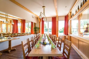 Frühstück, Mittagessen, Abendessen, regionale Küche 