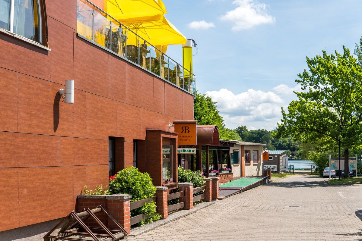 Serveert ontbijt, lunch, diner, regionale gerechten 