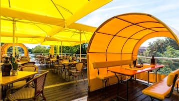 Frühstück, Mittagessen, Abendessen, regionale Küche