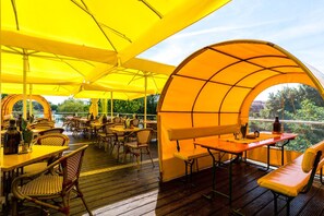 Se sirven desayunos, almuerzos y cenas; cocina regional