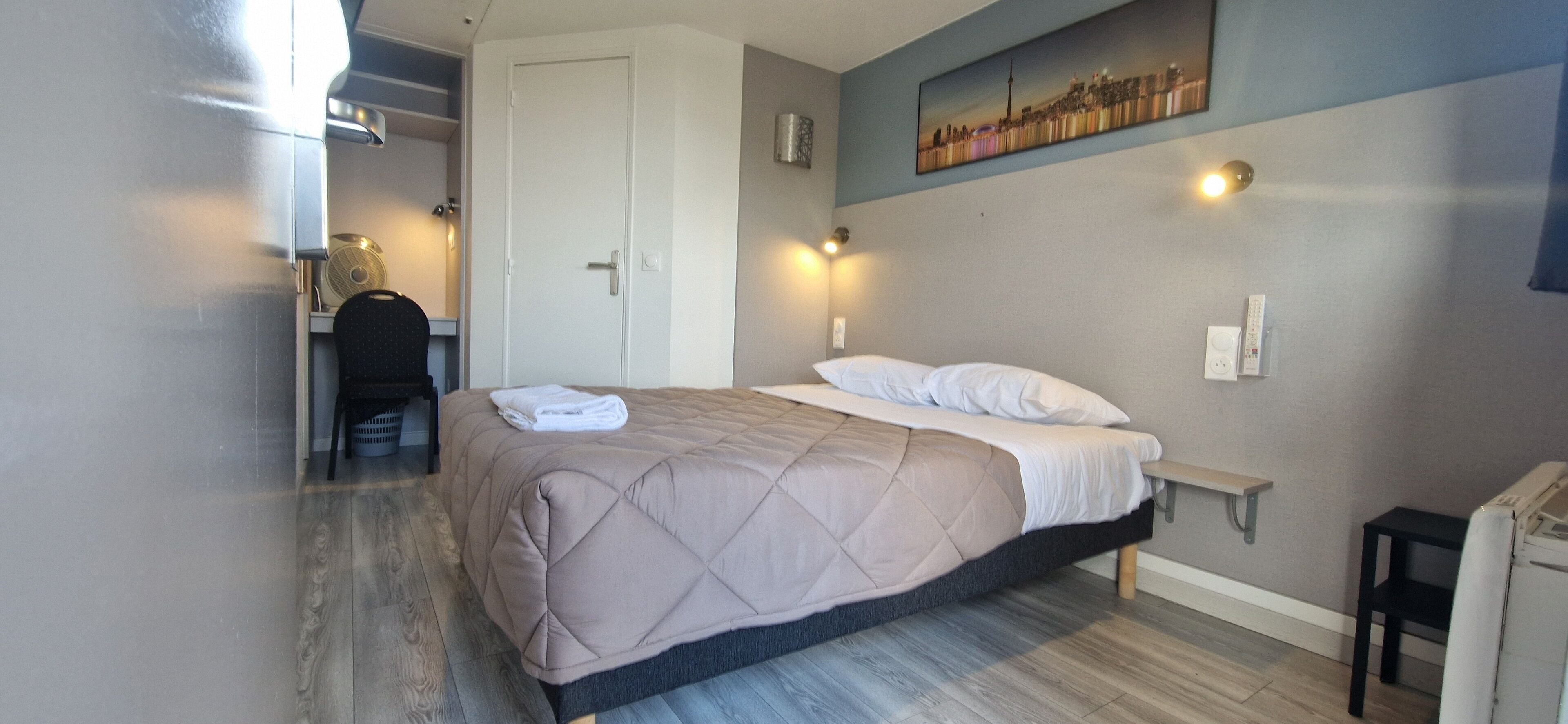 Double Room | Desk, free WiFi, bed sheets