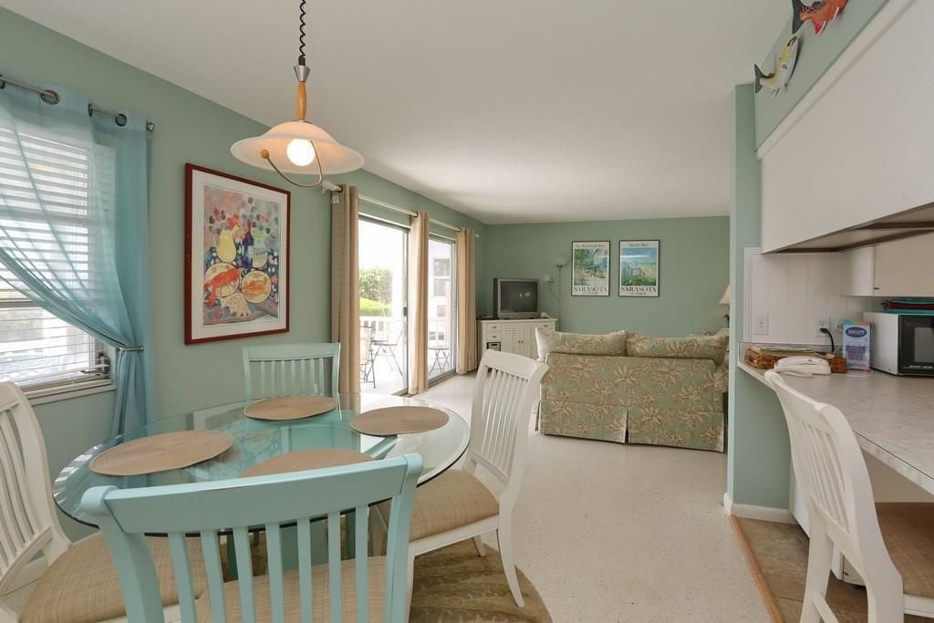 Standard Apartment, 2 Bedrooms | In-room dining