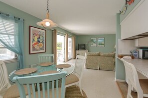 Standaard appartement, 2 slaapkamers | Dineren in de kamer