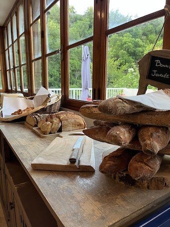 Breakfast for a fee. Le Refuge du Célé