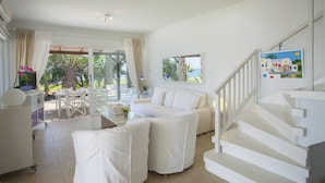 Villa, 2 slaapkamers, uitzicht op zee | Woonkamer