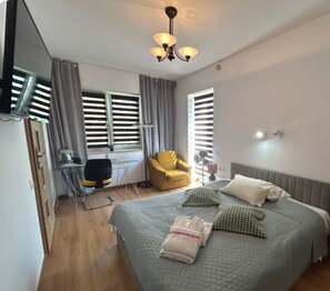 Room with a Queen Bed and a Balcony or a Terrace | 1 bedroom, premium bedding, memory foam beds, in-room safe - Hotel Villa Hubertus Kutno (Kutno)