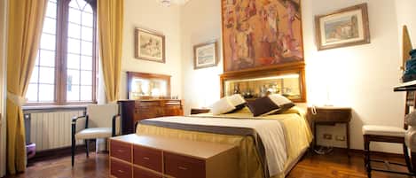 Luxe beddengoed, een minibar, een kluis op de kamer, een bureau