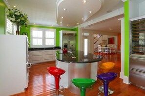 Departamento estándar, 4 habitaciones | Cocina privada | Refrigerador, microondas y cafetera y tetera